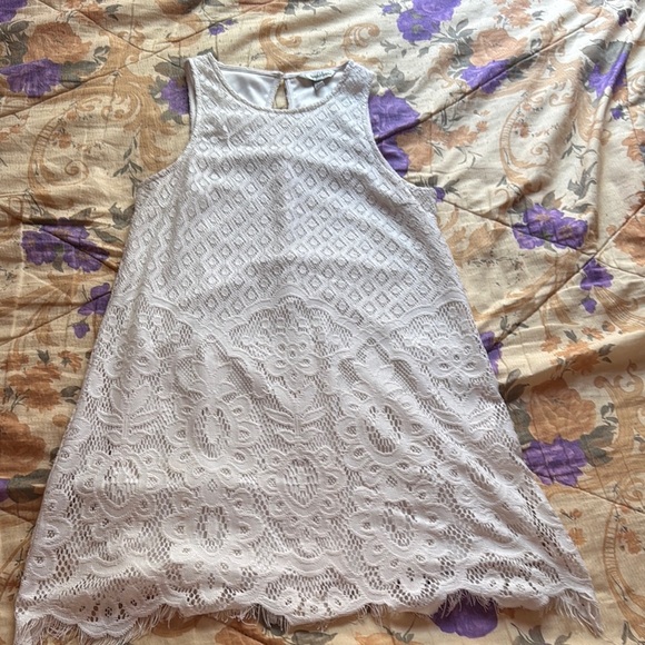 Elegant White Lace Dress - Picture 1 of 6